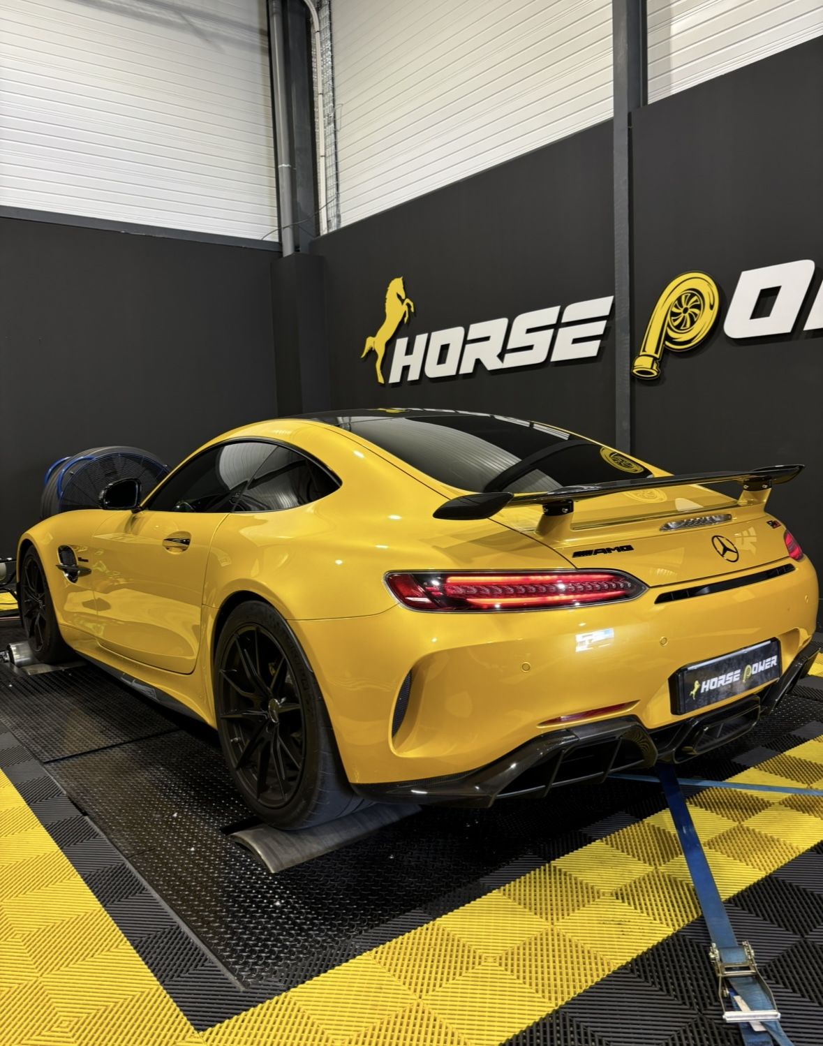 Mercedes-AMG GT R