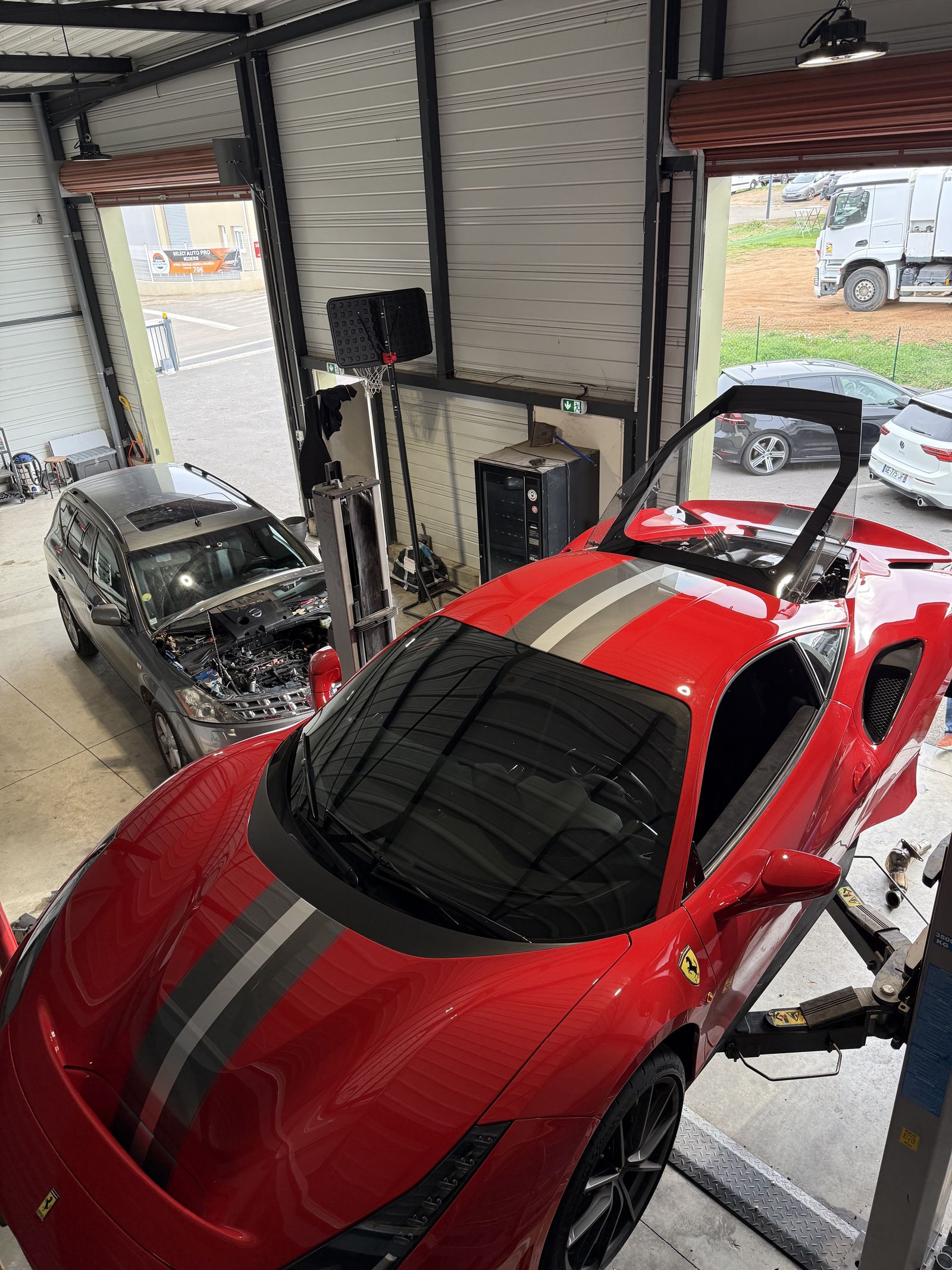 Ferrari capot ouvert - en cours