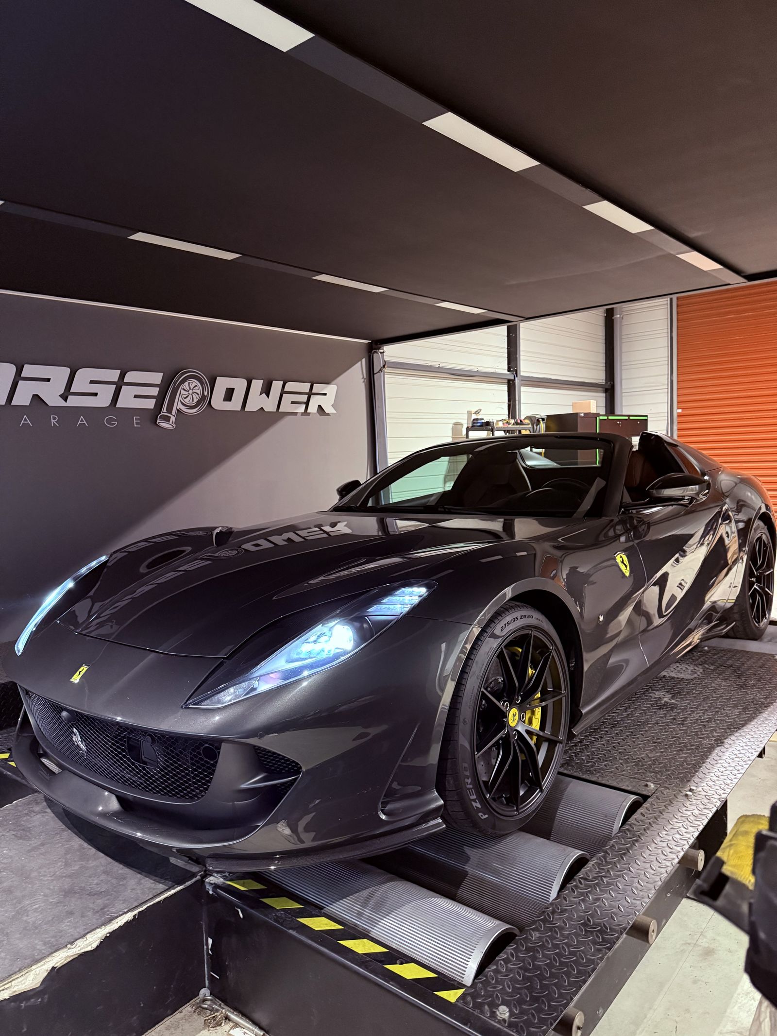 Ferrari grise