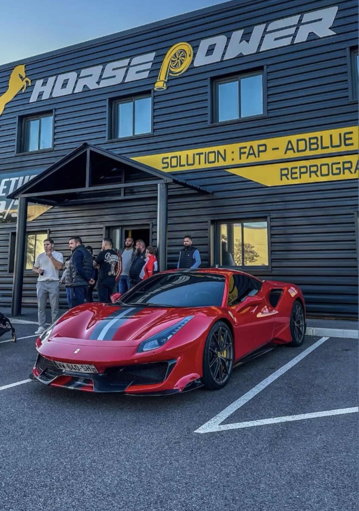 Ferrari devant Horsepower